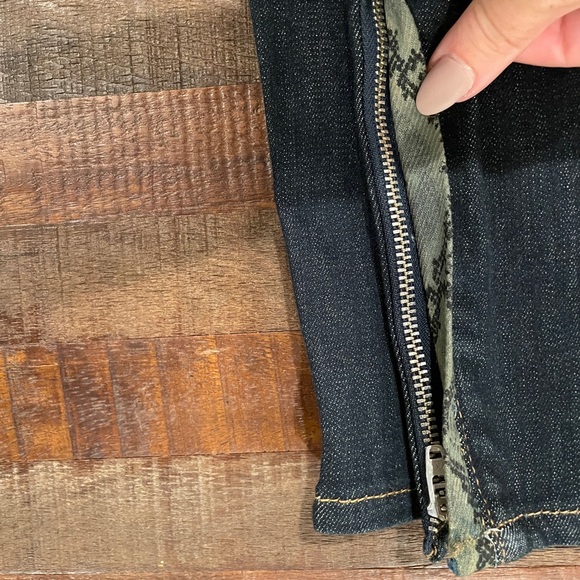 New! Pilcro High Rise, dark denim with zipper on legs. Size 31 - Picture 4 of 5